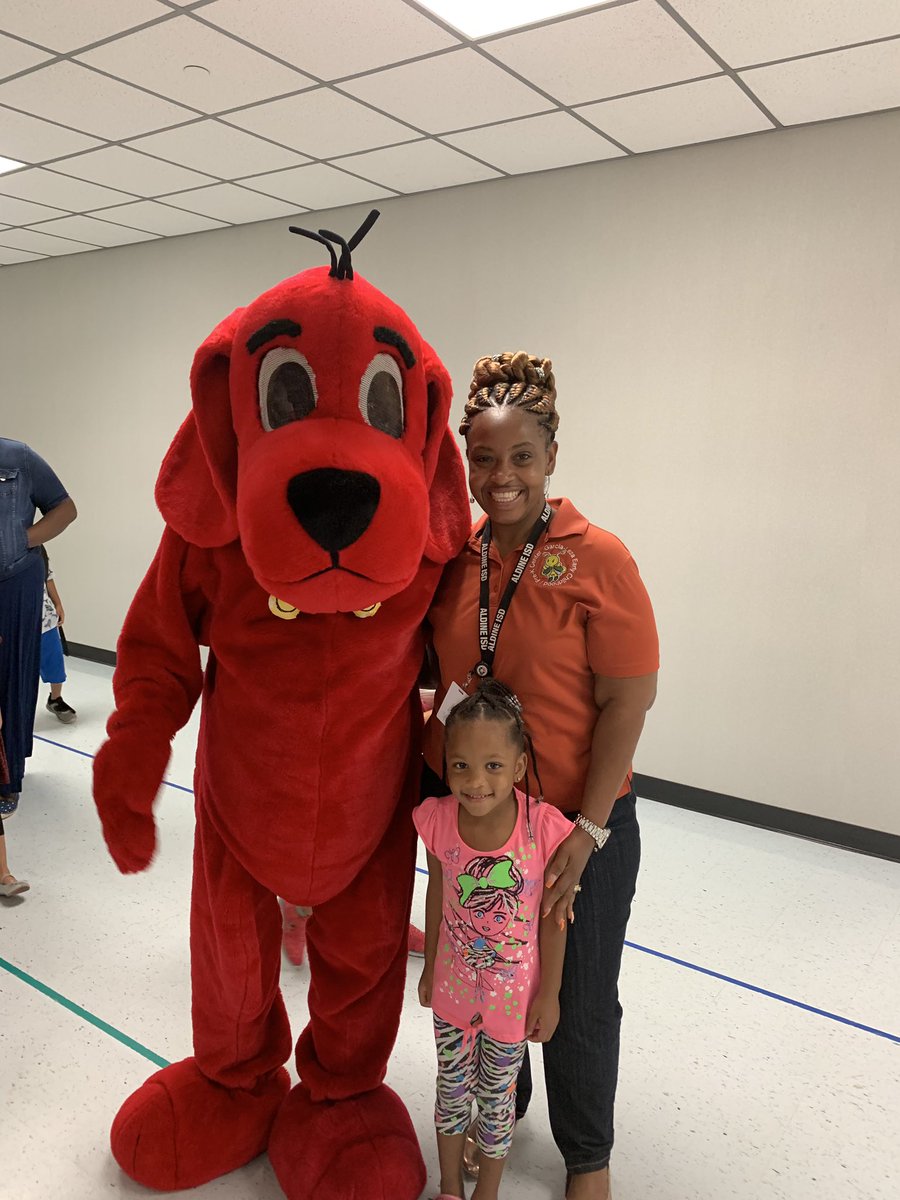 CampGarciaLeza's tweet image. We had a SPECIAL visitor at our school today!!!! @AISD_SummerCamp @CampGarciaLeza @shinebrightPat @DrMoton @drgoffney #cliffordthebigreddog