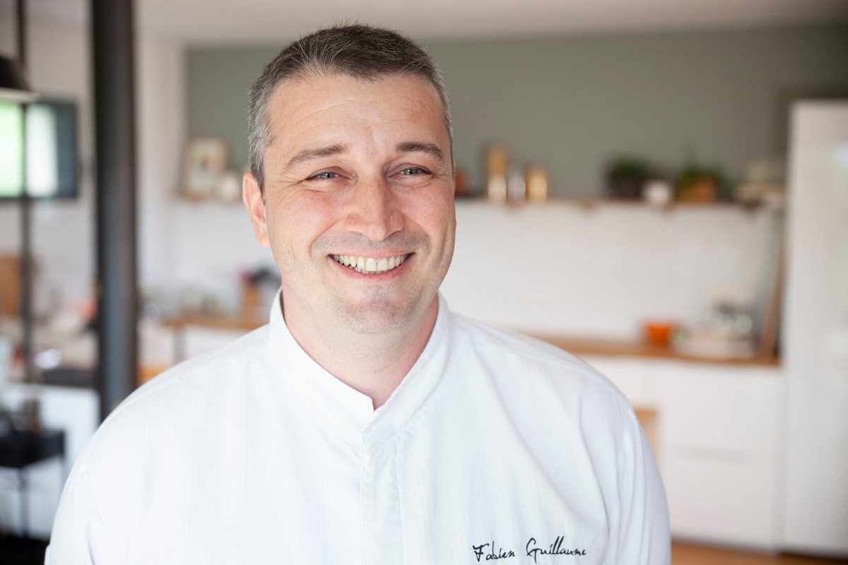 Meet Chef Binou!
Fabien Guillaume alias Binou,  teaches children about cooking simple dishes with a lot of humour in his extrapage #cookbook . Coming soon...