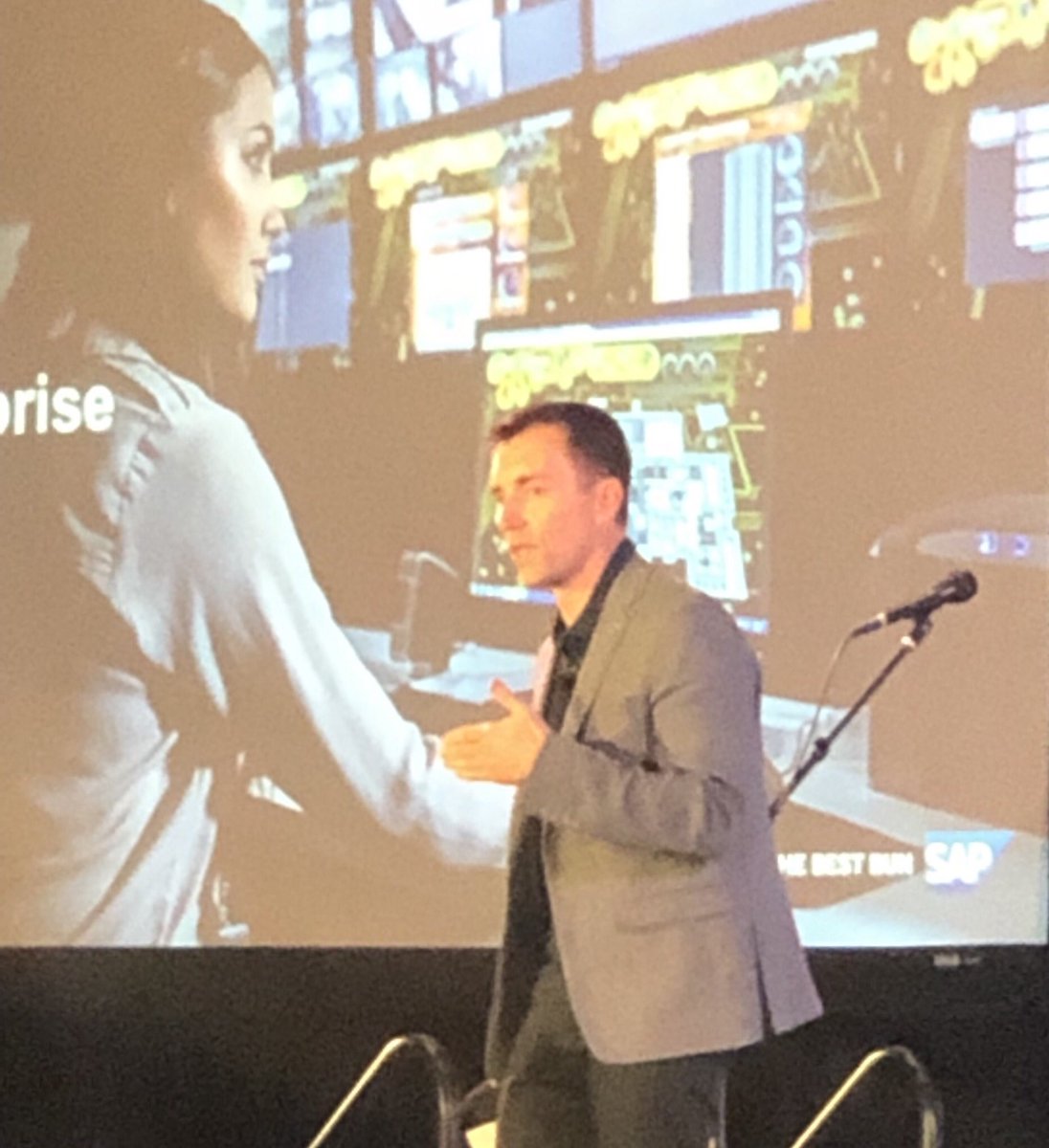 DCkashif's tweet photo. Experience matters in B2B “65% of B2B customers say their B2B experience does NOT match their consumer experience” Zig Serafin of Qualtrics @DeloitteDigital #elevatehumanexperience https://t.co/fSG1b6EUED