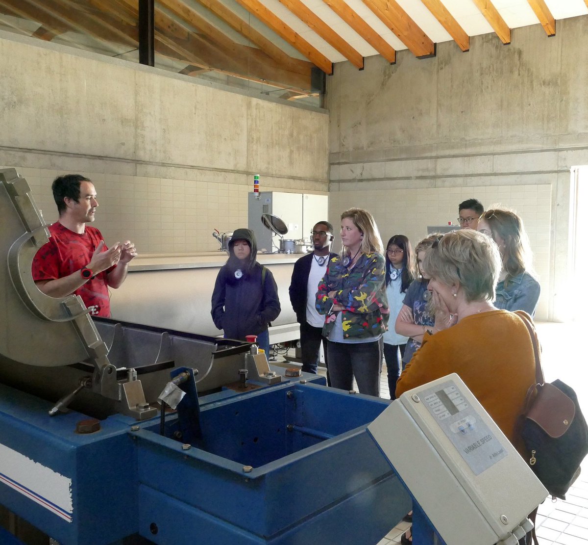 CIHEAMZaragoza's tweet photo. Discovering premium EVOO at Hacienda Queiles with @MABS_Summer students #MABS19 https://t.co/nORhvZdkaT