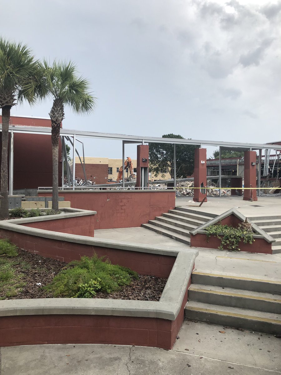 Mikecuff24's tweet image. Old Building 5 knocked down and that’s new Building 5 in the background!  #LBHigh #WindsofChange #GoodLuckDr.D!!