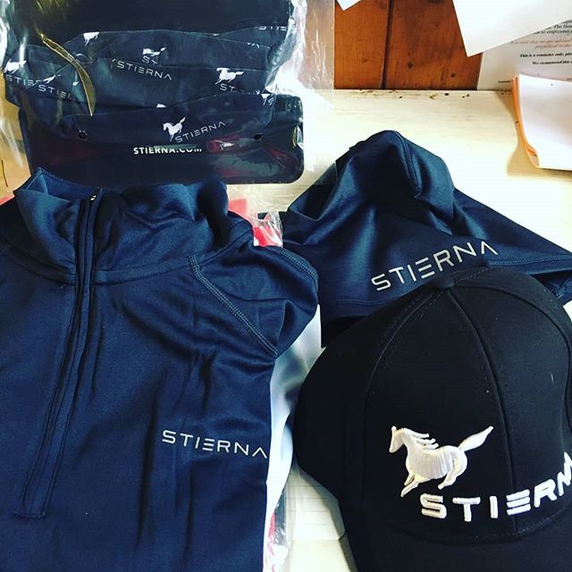 Izzy Taylor (@1izzytaylor) on Twitter photo New goodies for super groom <a href="/beccaross321/">Becca Ross</a> from @stiernaequsportswear. We love Stierna as their clothes are comfortable, warm and never bulky or cumbersome, ideal when riding or on a busy day grooming!
#everydayisagoodridingday #britisheventing #izzyta… instagram.com/p/BypwWnVH0Ra/ New goodies for super groom <a href="/beccaross321/">Becca Ross</a> from @stiernaequsportswear. We love Stierna as their clothes are comfortable, warm and never bulky or cumbersome, ideal when riding or on a busy day grooming!
#everydayisagoodridingday #britisheventing #izzyta… instagram.com/p/BypwWnVH0Ra/