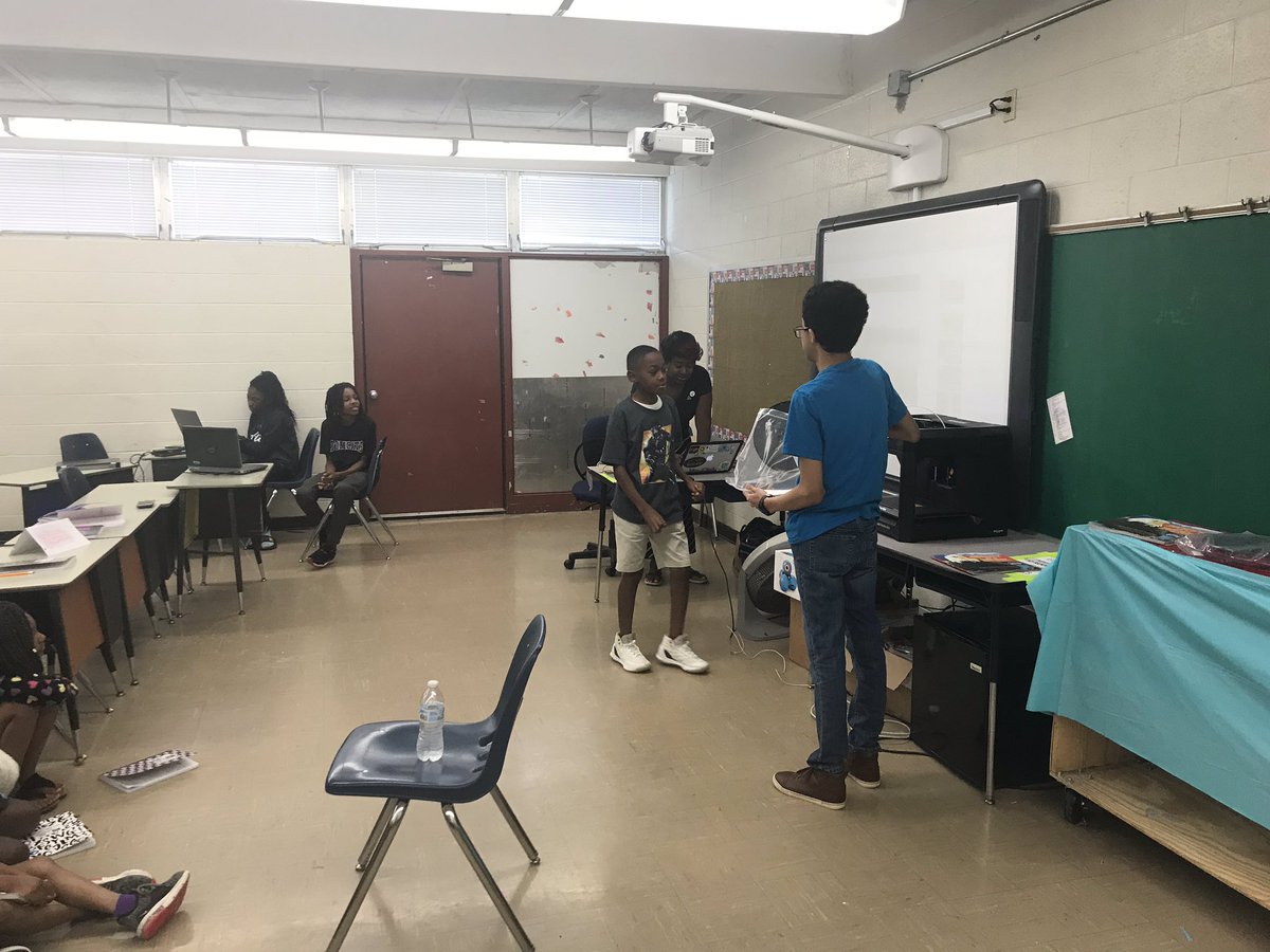 hassell_joey's tweet photo. Our #SummerExpress students from @HolyGirl22’s STEM class partnered w/ @Readers4Leaders to demonstrate the 3D printer in connection w/ a book read. #FullSTEAMAhead w/ our @ReadtobeReadyTN summer camp. @SchwinnTeach @TNedu #R2BR #literacymatters #OpportunityHaywood 💜 https://t.co/89bvoEMFXR