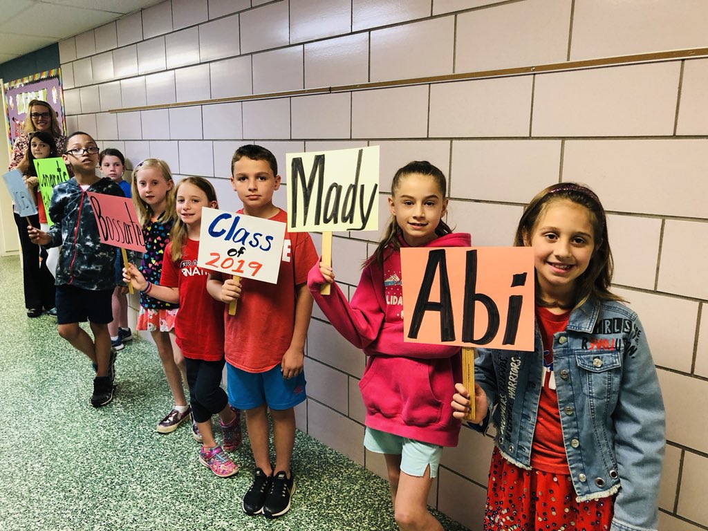 FCSDtweets's tweet photo. Students at @BrooksHill_FCSD were so excited to welcome members of the @fairport_high Class of 2019 this morning! #FHSGradWalk https://t.co/2zFvP3dKb2