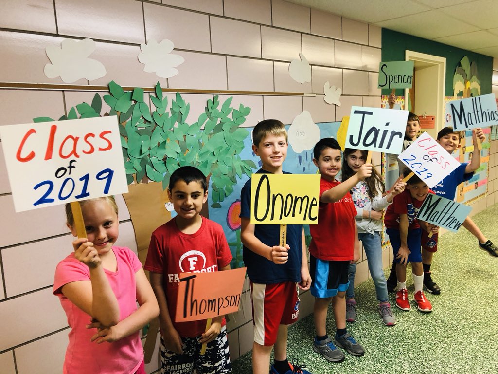 FCSDtweets's tweet photo. Students at @BrooksHill_FCSD were so excited to welcome members of the @fairport_high Class of 2019 this morning! #FHSGradWalk https://t.co/2zFvP3dKb2