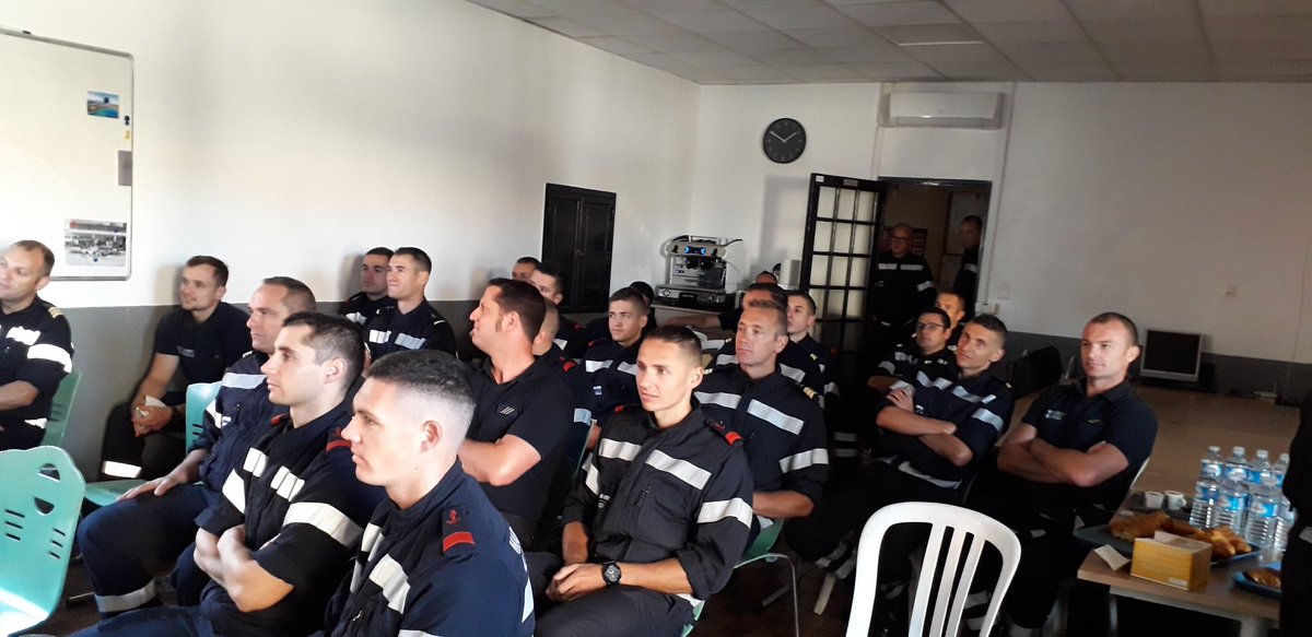 Quand tu pars animer une formation #GRDF pour le bataillon des #MarinsPompiers et que t arrives avant l heure ben forcément t assistes à l appel et au lever des couleurs ...moment fort !