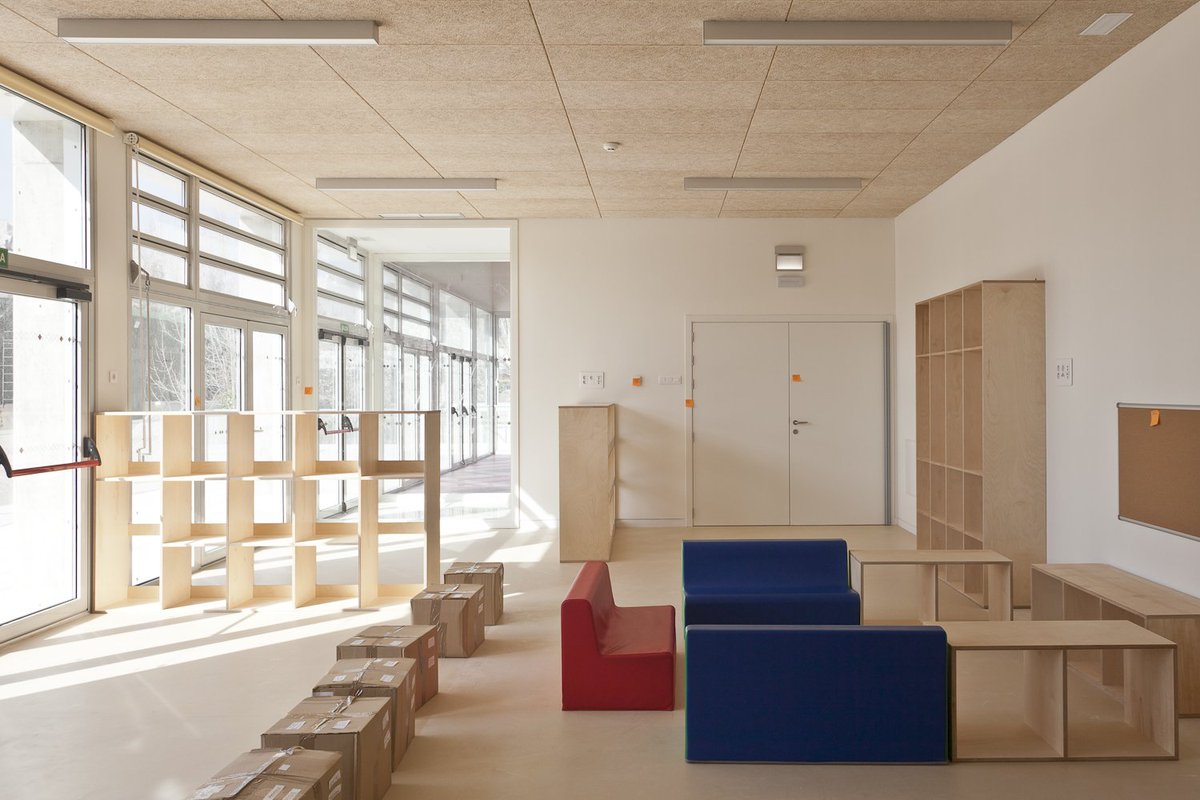 ventanasuin2's tweet image. Modelo uin2.RT en Escuela Liceo Francés en Madrid. Modelo con puente de rotura térmica.