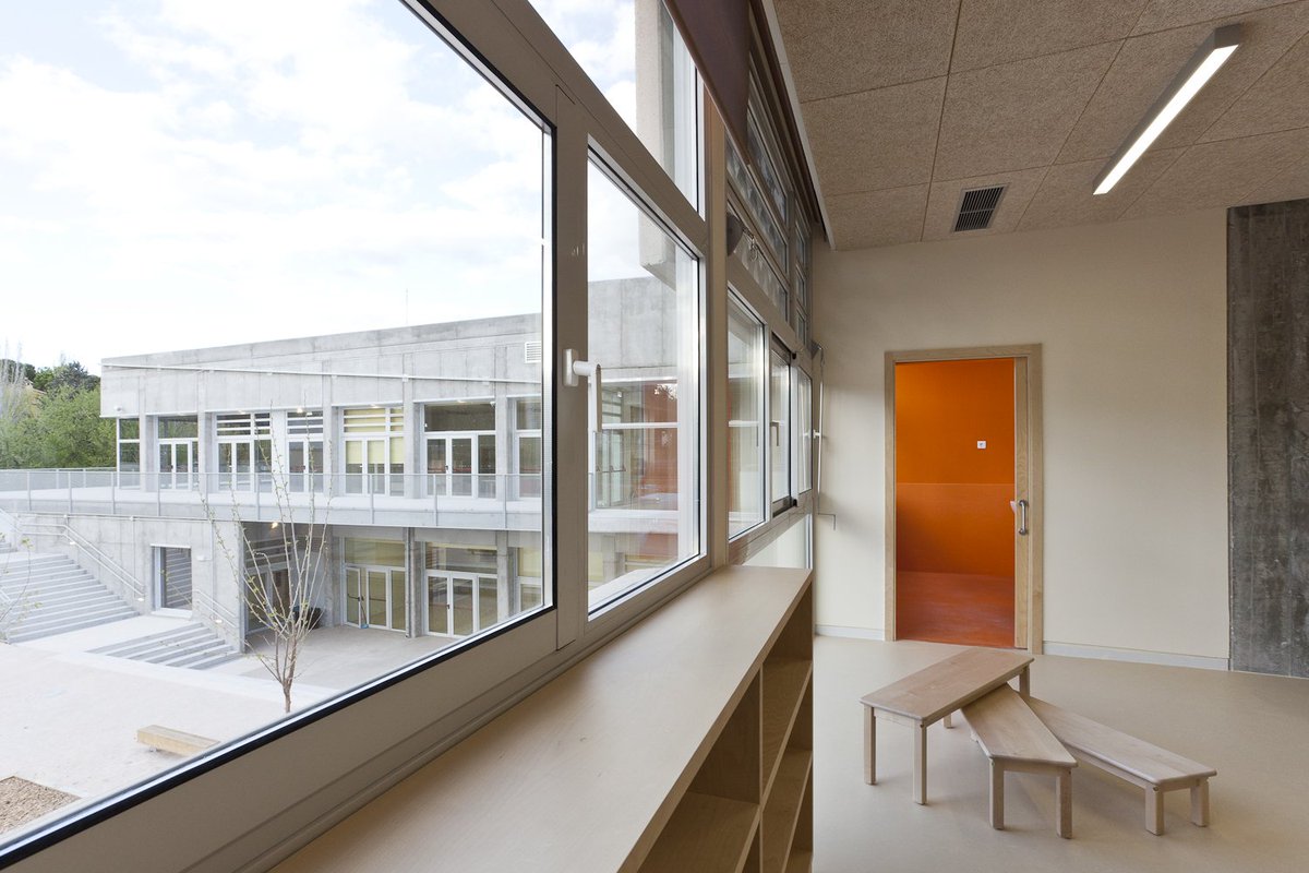 ventanasuin2's tweet image. Modelo uin2.RT en Escuela Liceo Francés en Madrid. Modelo con puente de rotura térmica.