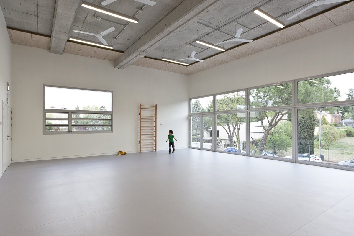 ventanasuin2's tweet image. Modelo uin2.RT en Escuela Liceo Francés en Madrid. Modelo con puente de rotura térmica.