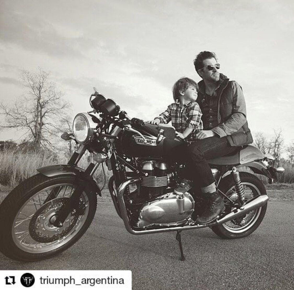 SmithsTriumph's tweet photo. We’re not forgetting U Dad’s out there - especially those who love #TriumphMotorcycles 💙🏍 
Loads of #FathersDayGifts in our clothing &amp; accessories department!

If you want @SmithsTriumph Gift Vouchers ☎️ASAP &amp; we can post them to you today 🎁✉️📮
☎️ 01244 323845 

 @UKTriumph https://t.co/I1ogaTpcbQ