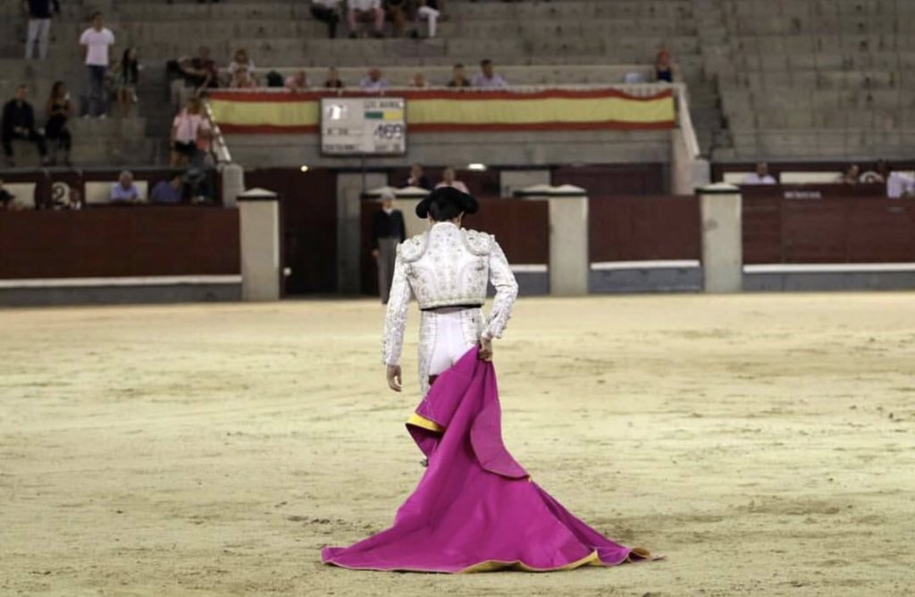 🔴Hoy haremos el paseíllo en Sevilla🔴Cuadrilla: 🔷Lidiadores -Ecijano II, -Ivo Alvarez, tercero -Juan Carlos De Alba. 🔷Picadores - Alonso Sánchez , Manolo Sánchez Hijo. 🔷Mozo Espadas - Francisco Javier Hernandez. Ayuda - Gonzalo de Miguel 🔶 Apoderados Emilio Moreno&amp;Ecijano II