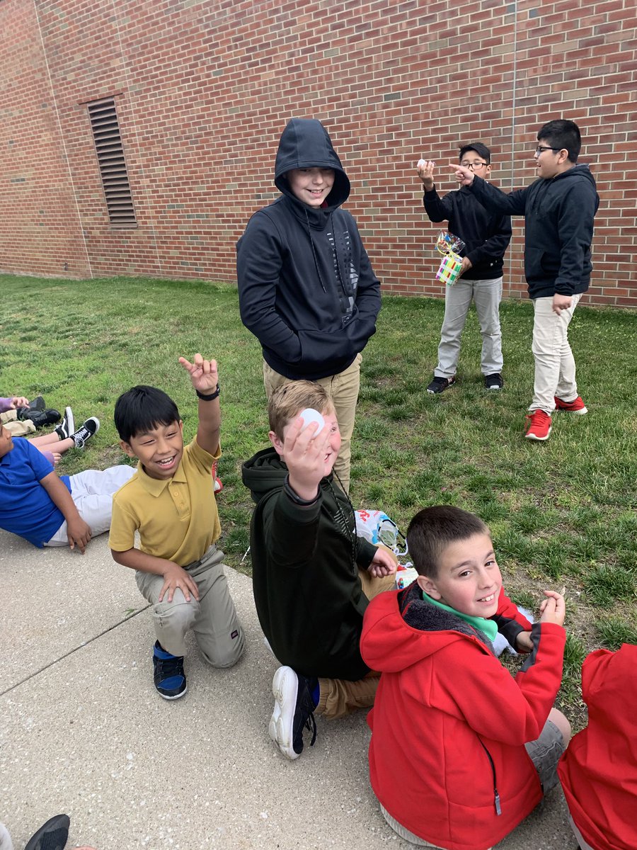Bnpurdue's tweet photo. Some survived... some didn’t... #summerschool #eggdrop2019 https://t.co/DwoPKJYeMe