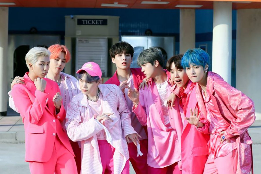 iamqueeniekim's tweet photo. #BTSWORLD #BTS6thAnniversary #BTSDayStreamParty #6YearsWithOurHomeBTS #6YearswithLuv #6thYearsWithOurHomeBTS #2019BTSFESTA끝 #2019BTSFESTA schedule #2019BTSFESTA vlive https://t.co/zFB9JCdnVk