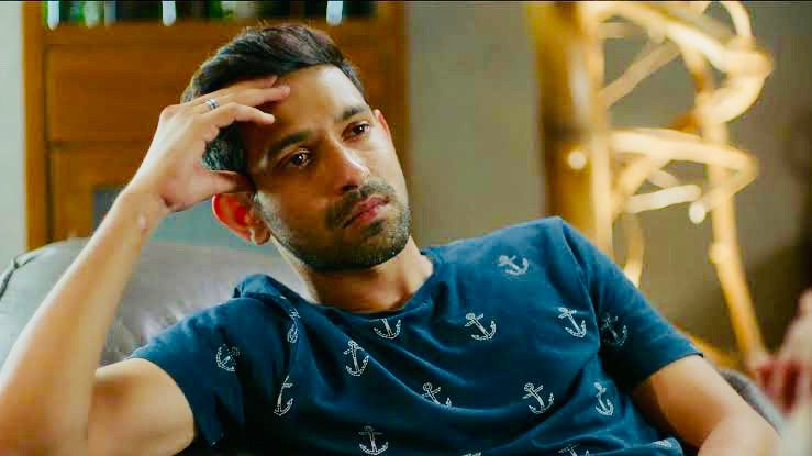 25. Veer (Vikrant Massey)- Broken but Beautiful I’m not saying he’s right in being self-destructive and not moving on. All I’m saying is that you can feel his pain, his despair, his guilt, his grief especially when he says“Pyaar kya kisi expiry date ke saath aata hai?”