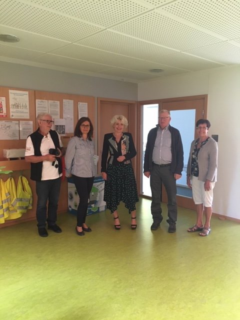 Prefet68's tweet photo. [#Collectivité]
Emmanuelle Guenot, s/préfète d'Altkirch,s'est rendue aujourd'hui dans la commune de #Bisel
▶️Rencontre avec M. Joseph Berbett, maire, M. Riff, 1er adjoint, Mme Muth, 2e adjoint et Mme Scherrer, secrétaire
▶️Visite du village et des écoles maternelle et élémentaire https://t.co/sXzJyrZyDW