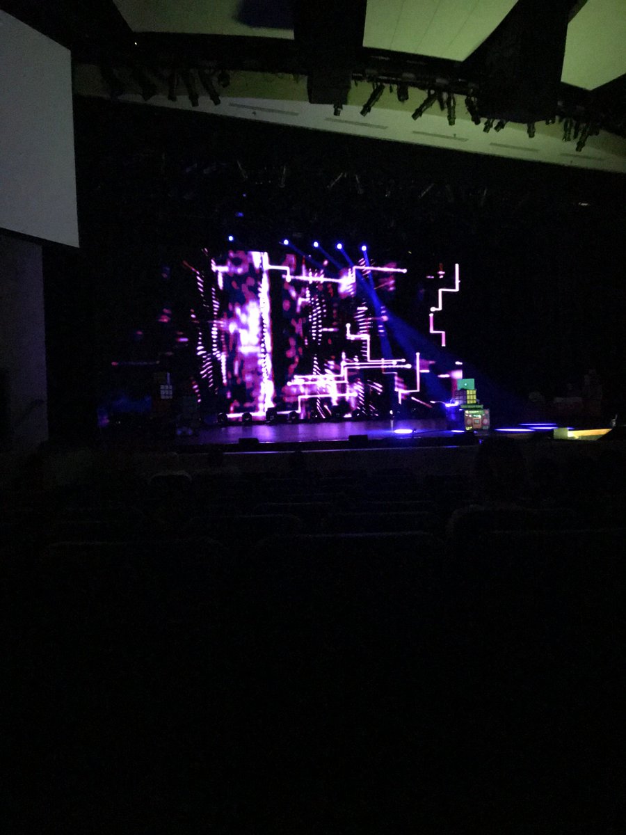 MightyLarkinite's tweet photo. Great start to Day 2!  Light shows and great ideas..creativity sparked!
#LearnFestATX @GRISHAM_MS @rrisdpd https://t.co/AEG7kBD1mu
