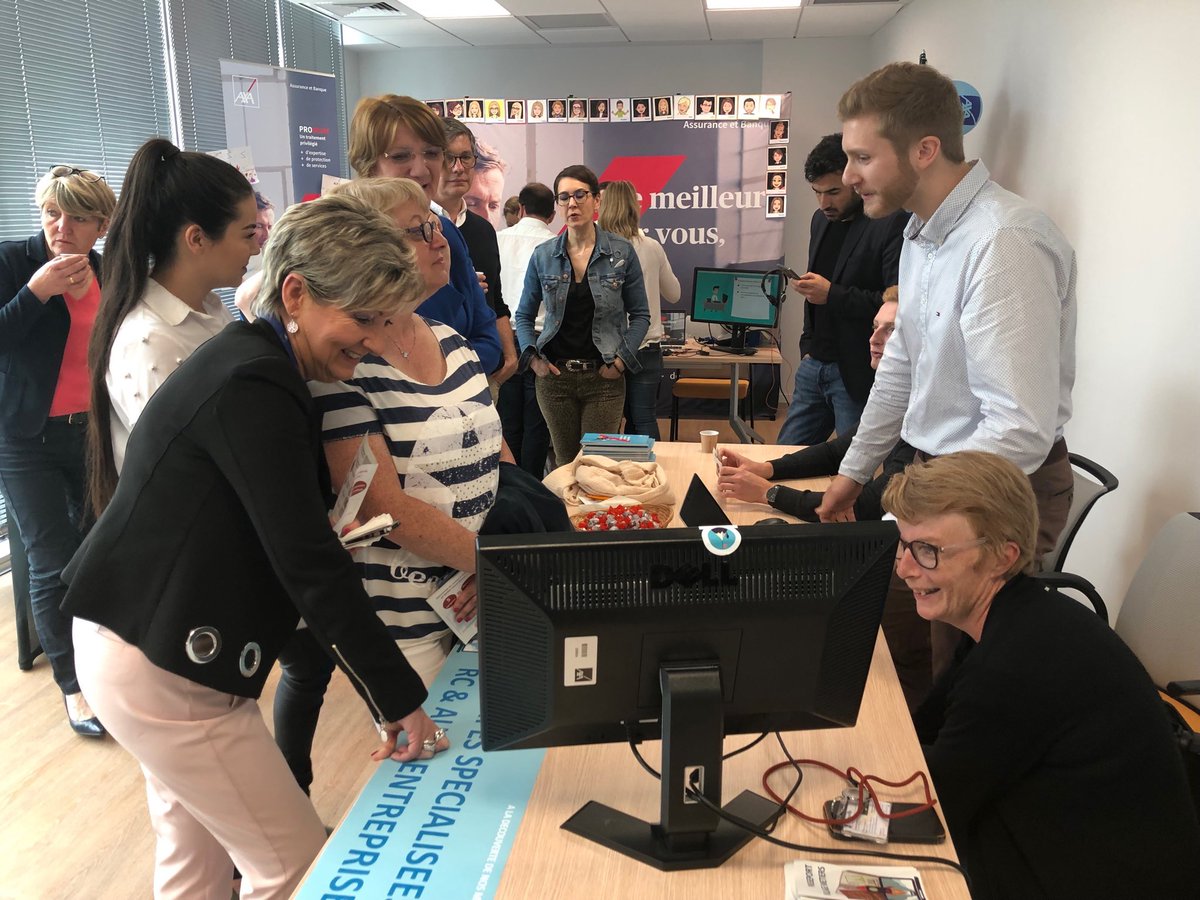 LGodenne's tweet photo. Des collaborateurs fiers de présenter leur métier et curieux de ceux des autres #fierté #bonnehumeur #assurance #prevoyance #entreprise, #corporels #auto #vva, nos réseaux commerciaux qui  recrutent...#axaouest @Mathieu_godart @benoit_poupon @beraudiere @yohanporet @dangibeauds https://t.co/wuBGN3kETN