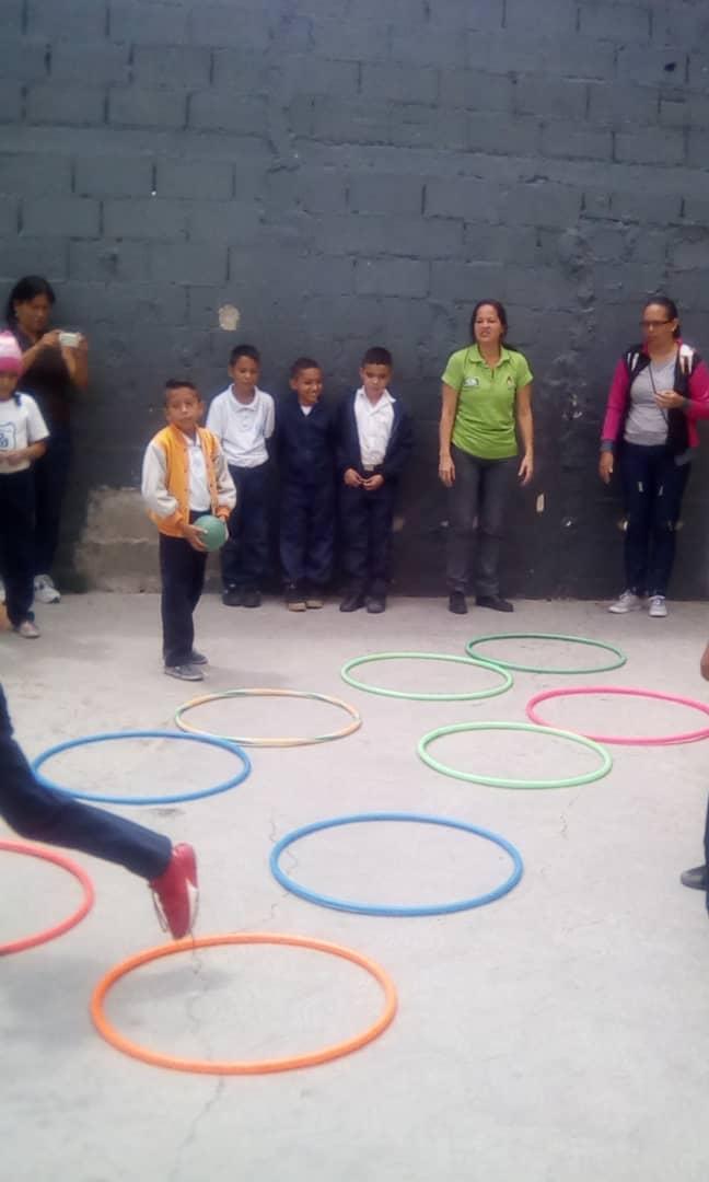 roquepsuv's tweet photo. Comisión Permanente de Educación, Deporte y Recreación, presentes en la U.E. Roberto Martínez Centeno de Caricuao https://t.co/U9IFg9jrbB