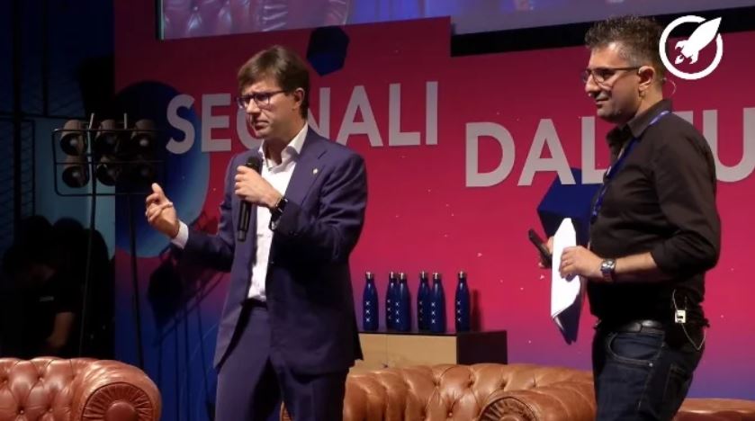 startup_italia's tweet photo. #SIOSummerEdition 🚀@DarioNardella: “Zero tasse a Firenze per chi apre una startup”
#StartupItalia #SIOS19 @comunefi 
https://t.co/6nZFQ7TUAd https://t.co/xbqauRy075