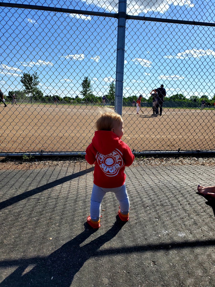 CrystalCoSteph's tweet photo. My adorable little niece was able to accompany me to the baseball game last night. She made sure to wear her favorite sweatshirt to the game 😊❤
@CrystalSugarCo https://t.co/dKwJC9638R