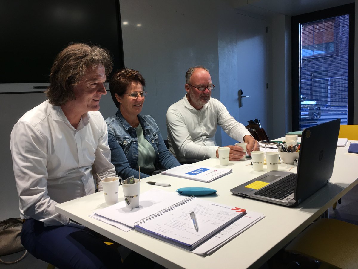 inekederidder's tweet photo. Juryleden @MarnixvanDijk, @Ideemajeur en @MAGReijgersberg hebben on- en offline gesprekken met 6 genomineerden voor de beste studentondernemer van de @OAGroningen! De winnaar is bekend op 25 juni! @Noorderpoort, @Alfacollege, @mensoalting, @VNONCWNoord, @jijenjno, @mkbnlnoord https://t.co/BVr9p1QTNv