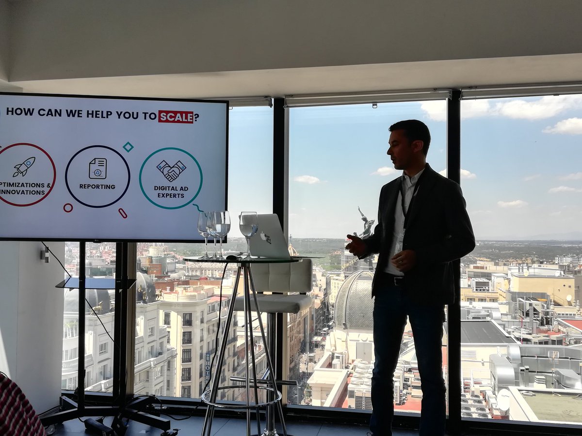 Marcelo Núñez, country manager de @MakeMeReach, cierra la jornada #MakeMeSell, explicando cómo puede la plataforma aportar valor a la venta online de los #retailers a través de las #redessociales