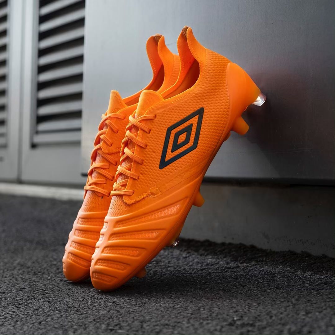 CFSBoots's tweet photo. The new Limited Edition UX Accuro 3 with D30 shock absorption technology.

What do you think?

#CFSBoots #Umbro #ClassicFootballBoots https://t.co/QE0Zo2uE6Q