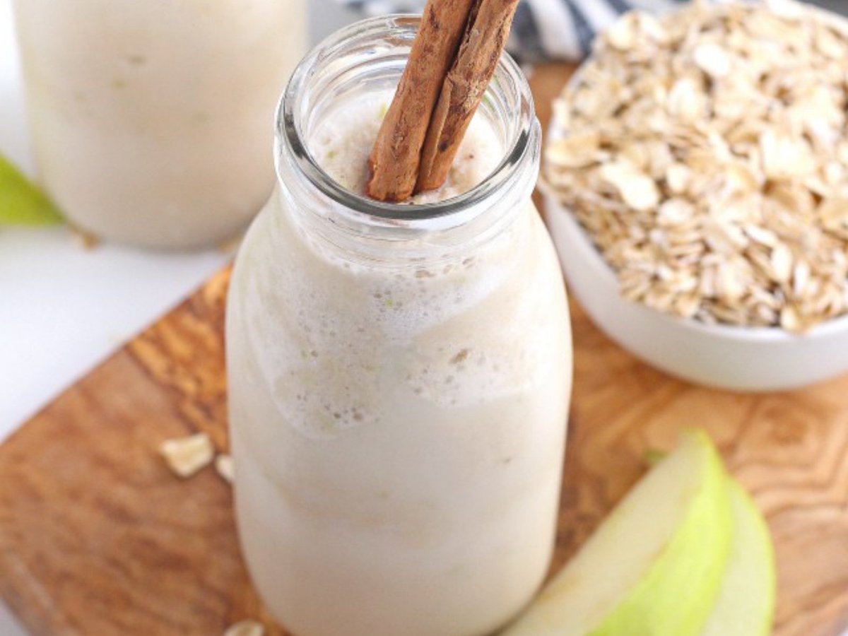 JMorantensen's tweet photo. With just a few ingredients needed this smoothie is easy as apple pie! #vegan https://t.co/f8IeAardwA https://t.co/4eYFeO8HLN