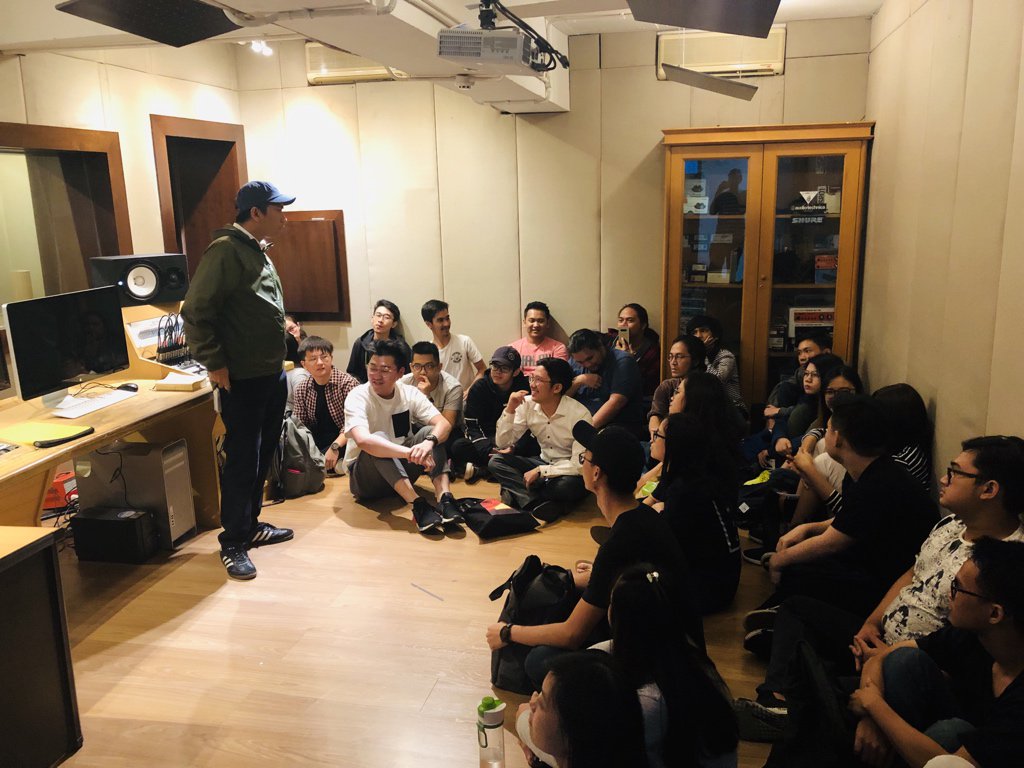 SDMP_UPH's tweet photo. Ngumpul Sound Design &amp; Music Production UPH mulai dari angkatan 2015, 2016, 2017. Masih ada beberapa warga yang belum bisa hadir tadi sore. Introduksi sore ini semoga bisa terus dilanjutkan dan SDMP semakin berkembang. Terima kasih semua atas kehadirannya! https://t.co/bZ83UwCKz0