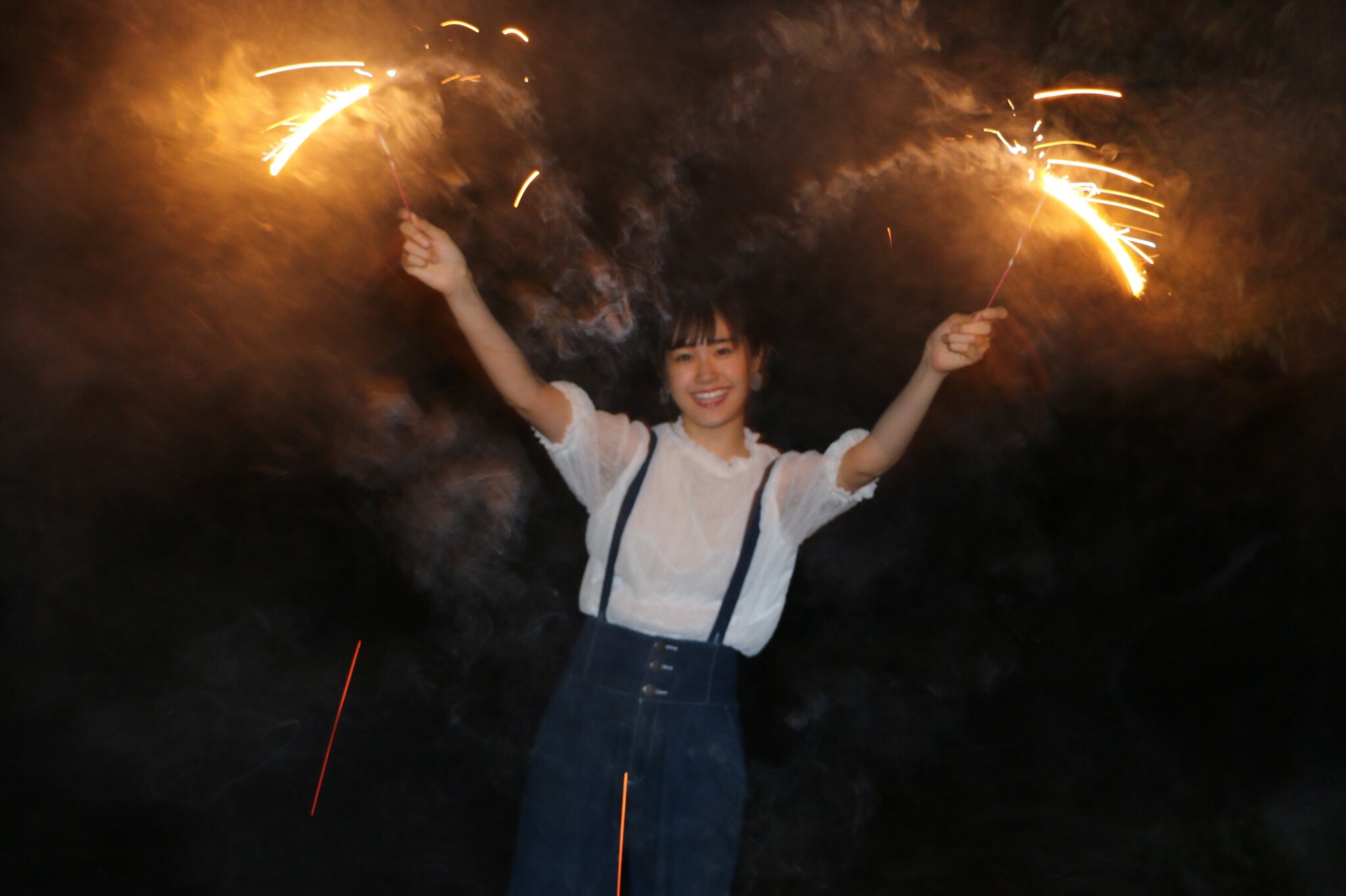 尾碕真花 Twitterissa インスタのストーリーに最近毎日考えている切実な悩みを投稿してしまった そんな重い話でも重い悩みでもないんですけどね ふわーーーっと考えていることです笑 暴れる花火 T Co Mdumki5ztu Twitter