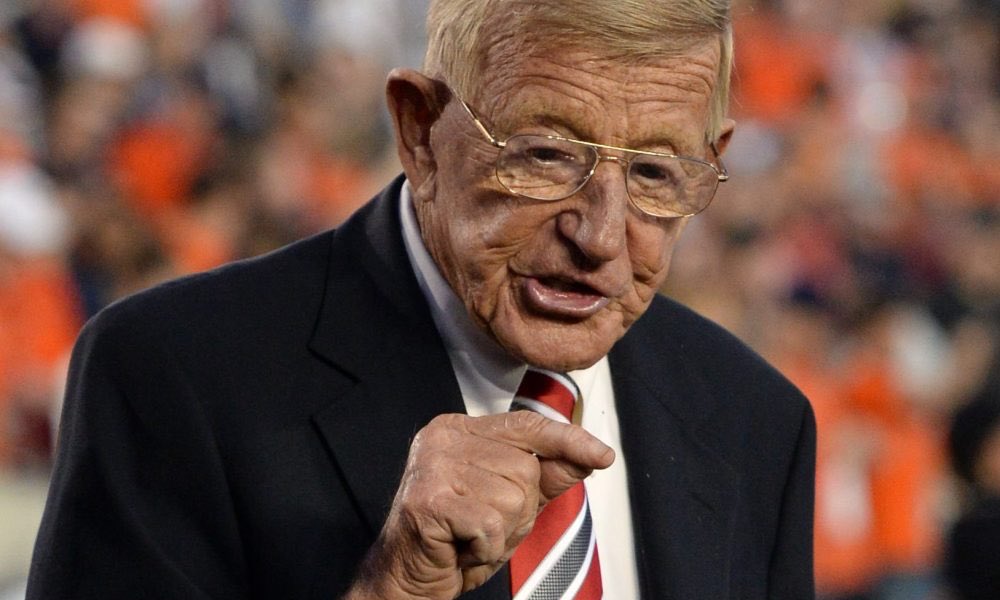 CoachMackBrown's tweet photo. “Winners embrace hard work. They love the discipline of it, the trade-off they’re making to win. Losers, on the other hand, see it as punishment. And that’s the difference.” Lou Holtz https://t.co/L76Ui8bQo9