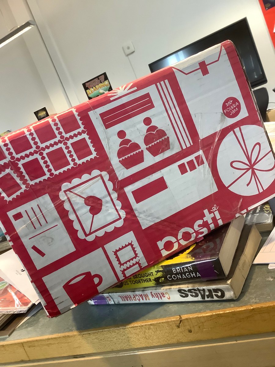 Stjoacadlib's tweet photo. Oooo mystery box from Finland! What’s in it? What secrets does it hide? Dunno. I’m going to have to wait until tomorrow when the film crew open it. #breakingtheice https://t.co/JZSKET37gf