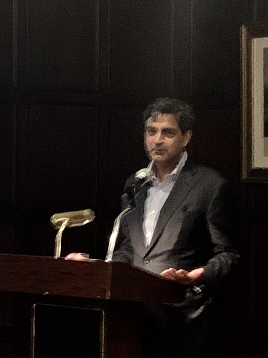 About last night, CHI hosted Cocktails and Conversation with gala honoree @SandeepMathrani. It’s all about the pivot, taking risks and being loyal. #realestatemoghuls #leadershipskills #risktakers #brookfieldpropertypartners  #harvardclubnyc @childrenshopein #everychildcounts