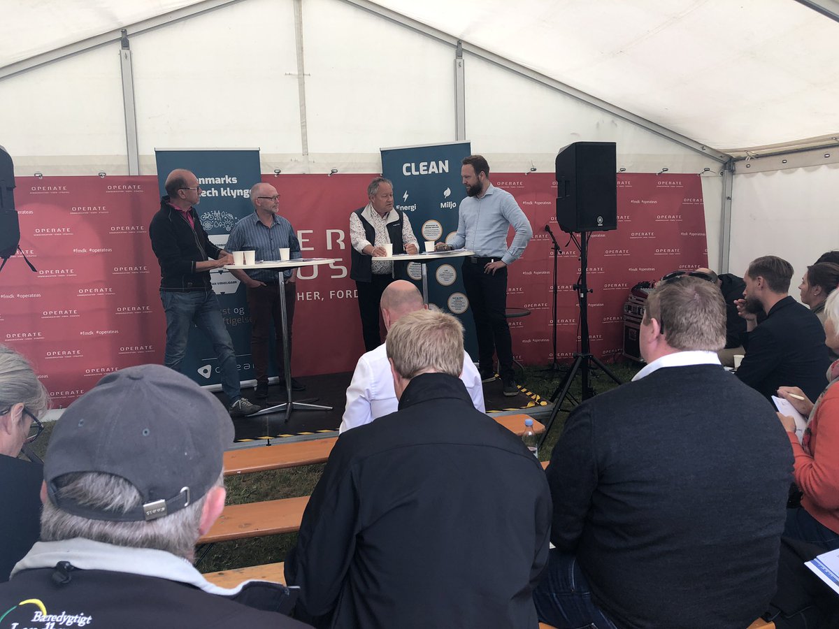 Spændende debat om vandteknologi i F33 på #fmdk . Vi fortsætter vores nørderi og dykker ned i energiteknologi og innovation kl 14 efterfulgt af en kold fadøl. Vi ses!