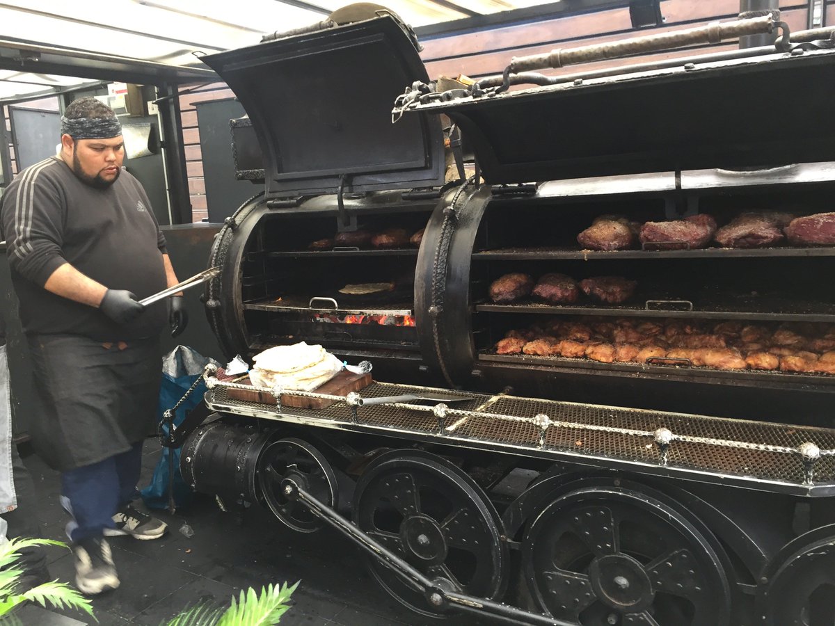 Preparing to join <a href="/CEBarnett/">Christian Barnett</a> @ThinkRevive in #Nashville by some real Southern Smoked BBQ brisket <a href="/spitalfieldsE1/">Spitalfields London</a> #creativestrategy