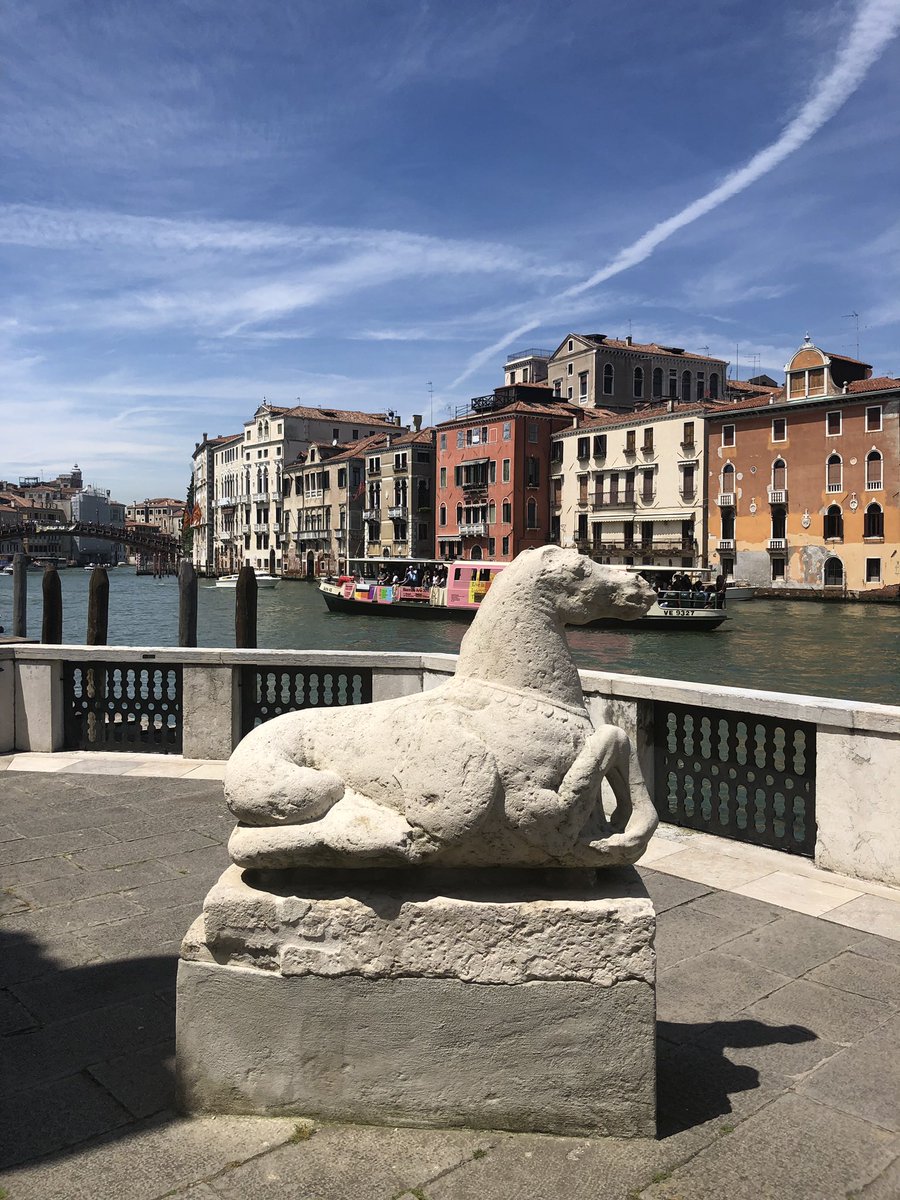 in_eky's tweet photo. @GuggenheimPGC é un luogo che ha un’anima, una colleziona nata per raccontare gli #artisti che per Peggy erano #contemporanei un palazzo che ha una storia incredibile e un giardino raro a #venezia https://t.co/CH5dgXdJcP