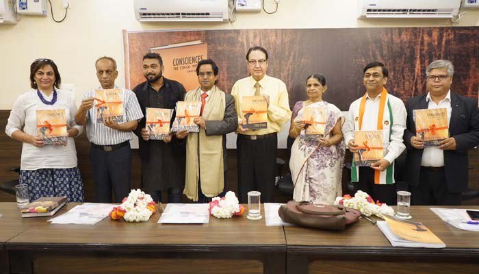 OFFONewsNetwork's tweet photo. Engineer by profession, Human by heart, launch of book by Swarup Das https://t.co/dzvMYiAqMW https://t.co/I8fZF3Fubn