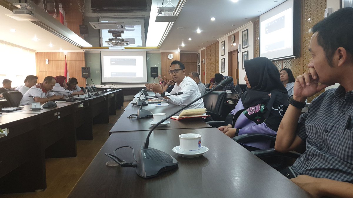 Rapat Koordinasi terkait Publikasi Asean Schools Games 2019 antara <a href="/KEMENPORA_RI/">KEMENPORA RI</a> - <a href="/provjateng/">Provinsi Jawa Tengah</a> @disporaparjtg - @kominfo_jtg
- <a href="/humasjateng/">Humas Jateng</a> ...

#AseanSchoolsGames2019
#AseanSchoolsGamesXI2019
#SemarakASG2019
#ASG2019
#JatengGayeng
#AyoKerjoManeh