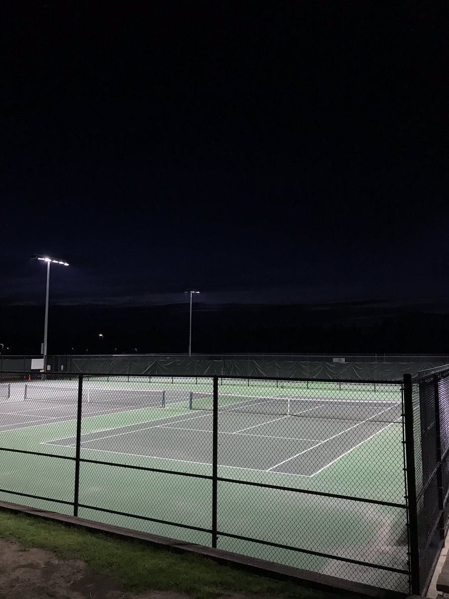 MikeB_Musco's tweet image. Light levels last night, what a great looking finished project! Thank you @TownofWestwood @MuscoLighting #TLCforLED #timetoplaytennis