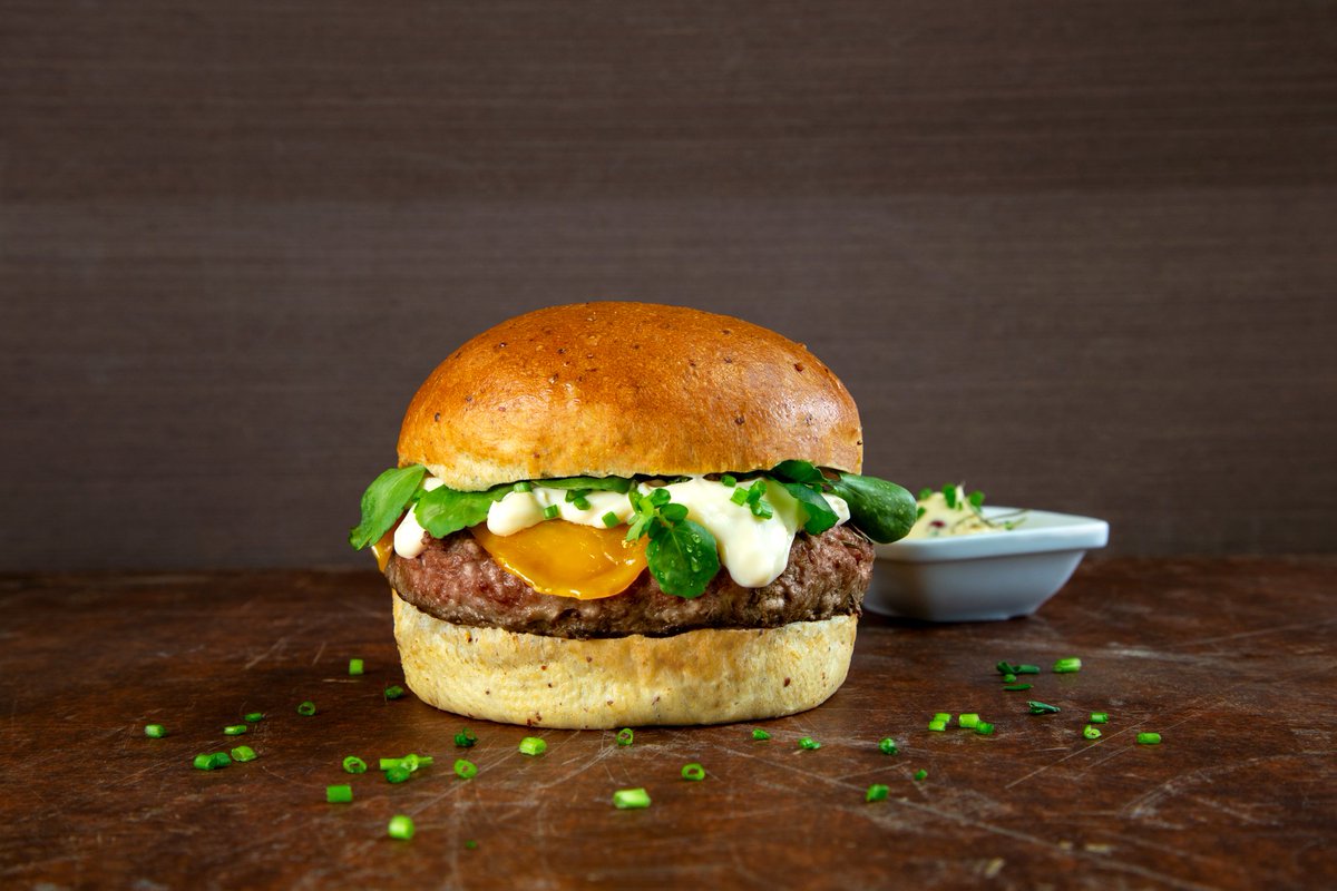 panidor's tweet photo. For the ideal match use Angus Heritage's 100% beef burgers along with our huge range of burger buns.

#panidor #burger #beef #angus https://t.co/PwwKfC2vQh