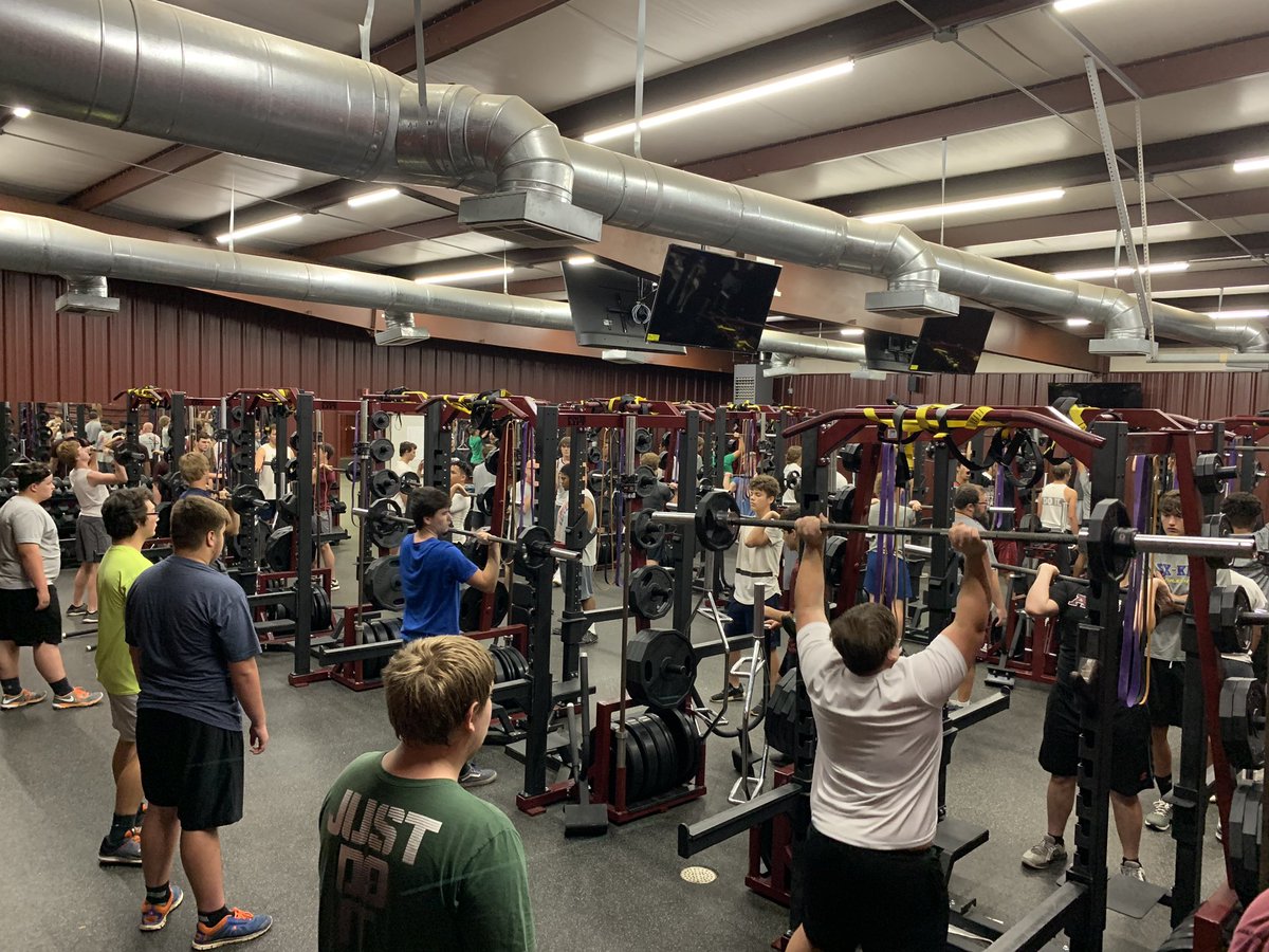 FootballAda's tweet photo. Cougs are re-training and reviewing and re-teaching every lift this summer. #NoStoneUnturned #FastBars https://t.co/W5e6zMGkmR