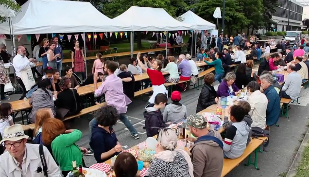 À ne pas manquer samedi : la Tablée Fantastique ! Une table géante dans la rue pour #cuisiner, #manger tous ensemble... On y #danse et on y #chante aussi ! 🍽️💃🕺🎶
🕑À partir de 14h jusqu'à tard dans la nuit. #Rennes
👉letriangle.org/La-Tablee-Fant…