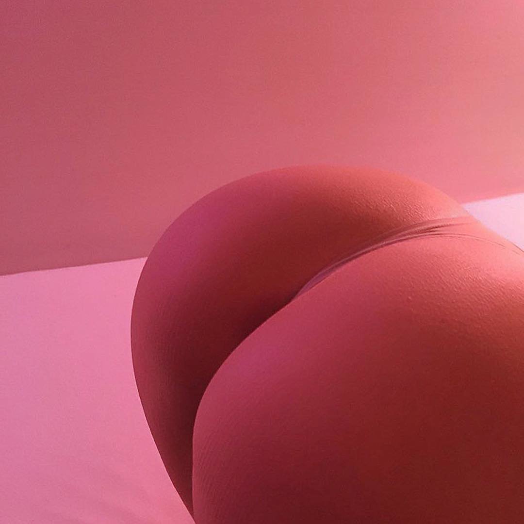 JustMeetMe_app's tweet photo. "You only see what your eyes want to see" 🍑 
#datenight https://t.co/b1xUZ9FeJN