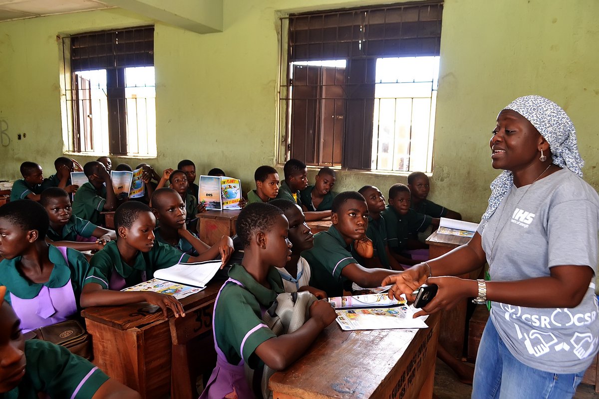 sam1darwish's tweet photo. To promote the #UNDGs, drive innovative thinking and offer potential solutions to societal challenges, @IHSTowers Nigeria launched an employee volunteering initiative to raise awareness about the #SDGs across secondary schools in Lagos State. https://t.co/d3YIKEAcKG
