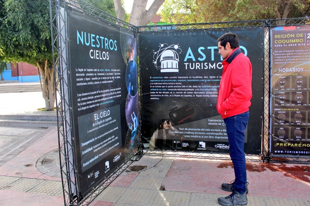 sernaturcoquimb's tweet photo. 🔴#MontePatria es la nueva estación de la exposición itinerante de @sernaturcoquimb sobre #EclipseSolar #astronomía y #astroturismo de #RegiónDeCoquimbo. Pronto estará en más comunas de #Elqui #Limarí #Choapa #ModoEclipse #EclipsesDeChile #Eclipse2010 #Limarí #RegiónEstrella https://t.co/yYN6TZezYQ