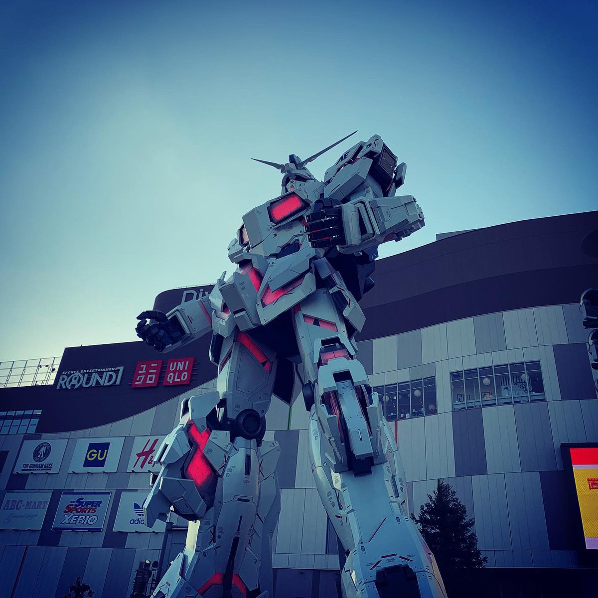 masa_10xxx's tweet image. 今日はThe BONEZのツアー「We Control」初日@ZEPP TOKYOに行ってきましたー。

いやー、でも月並みな感想でアレだけど超楽しかったです。（いつものごとく1人で行ったけど←）

ただ物販に2時間並ぶのはしんどかったぜ…

#thebonez 
#wecontrol 
#zepptokyo