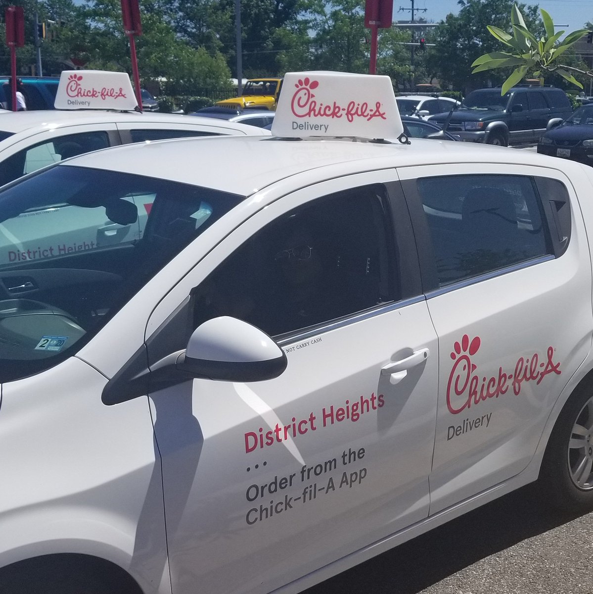 DH_ChickfilA's tweet image. Relax and let us serve U!! Download the Chickfila App and click delivery🚘 #staydry🌧☔🌂😁