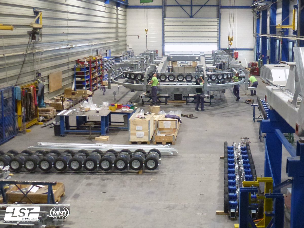 MndGroup's tweet photo. Dans les coulisses de MND: sur notre site industriel d'Alpespaces en Savoie, pré-montage et dernières soudures pour les gares du nouveau télésiège débrayable d’Avoriaz #lafrenchfab #Avoriaz1800 #Sofival #cabletransportation https://t.co/qZlHAA7tqD