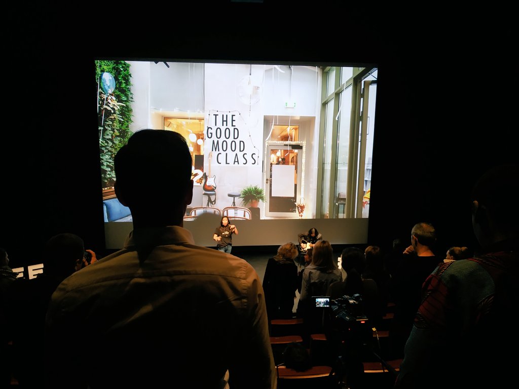 manonthenot's tweet photo. #InfluenthStories : @SOPHIETREM réactive la positivité de la salle. Un aperçu de sa #thegoodmoodclass 🧘
#MBADMB https://t.co/TMYVnlyduj