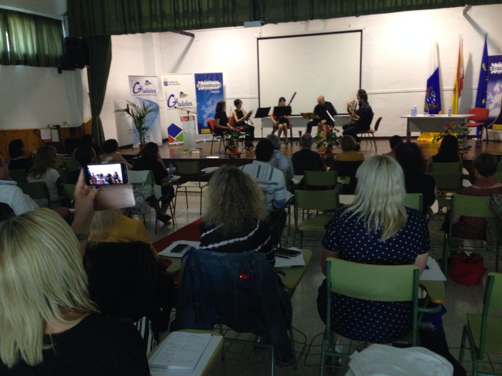 sepiegob's tweet photo. Fantástica actuación musical de los alumnos del @CPM_Tenerife para finalizar la TCA #ErasmusPus Beyond mobility en Tenerife.
@EUErasmusPlus @CienciaGob https://t.co/p4XYKUkYSz
